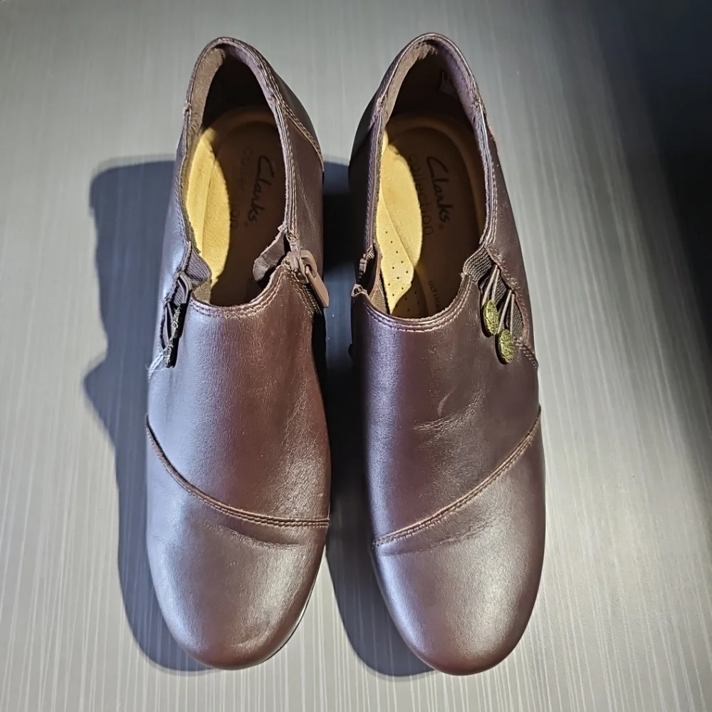 Clarks Women's Emslie Warren Slip On Loafer Brown Leather Size 7.5M‎ EUC